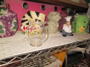 lot 210 image: Variety of vintage cookie jars and ...