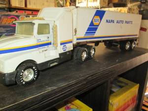 lot 216 image: Vintage metal Nylint NAPA Auto Part...