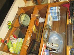 lot 221 image: Vintage lot of religious decor, ros...