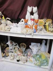 lot 227 image: Tons of cat themed nik naks with mi...