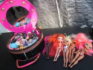 lot 195 image: LOL Surprise case full of dolls and...