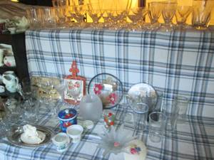 lot 259 image: Huge lot of vintage Hobnail glasswa...