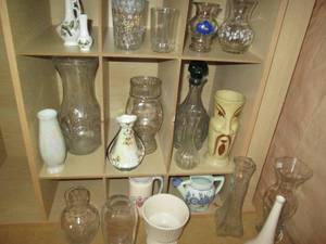 lot 263 image: Numerous Vases in a variety of colo...