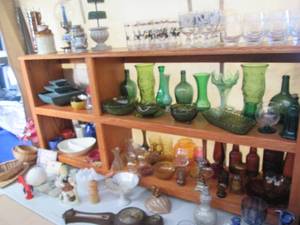 lot 265 image: Huge collection of vintage glasswar...