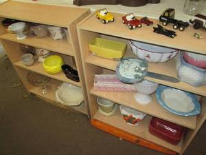 lot 266 image: Variety of fragile vintage ceramic ...