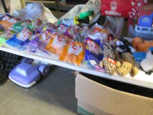 lot 274 image: Large lot of Beanie Babies...