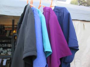 lot 279 image: 5 Sets of scrubs in various colors ...