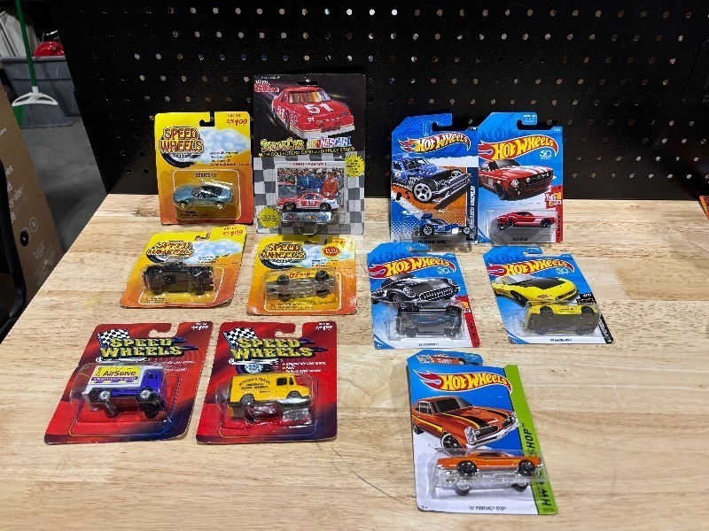 lot 31 image: Collectible Diecast Cars