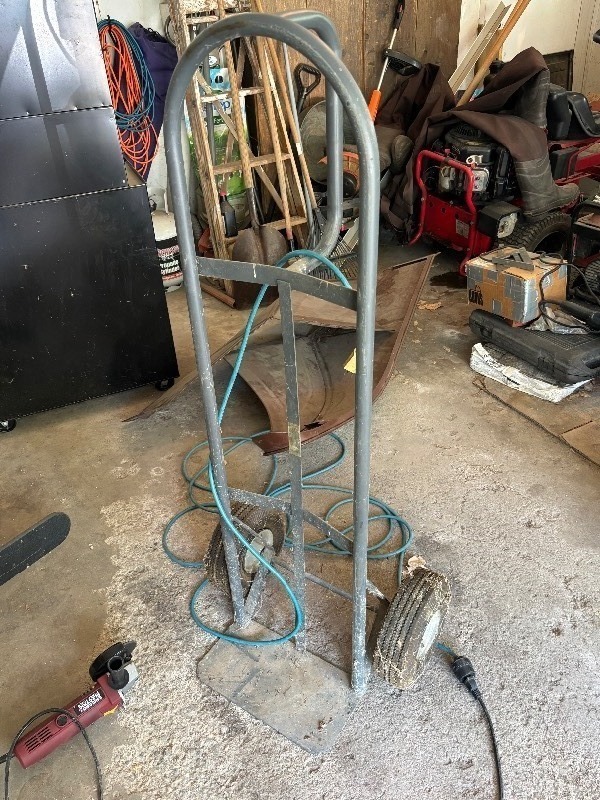 lot 64 image: Hand Truck