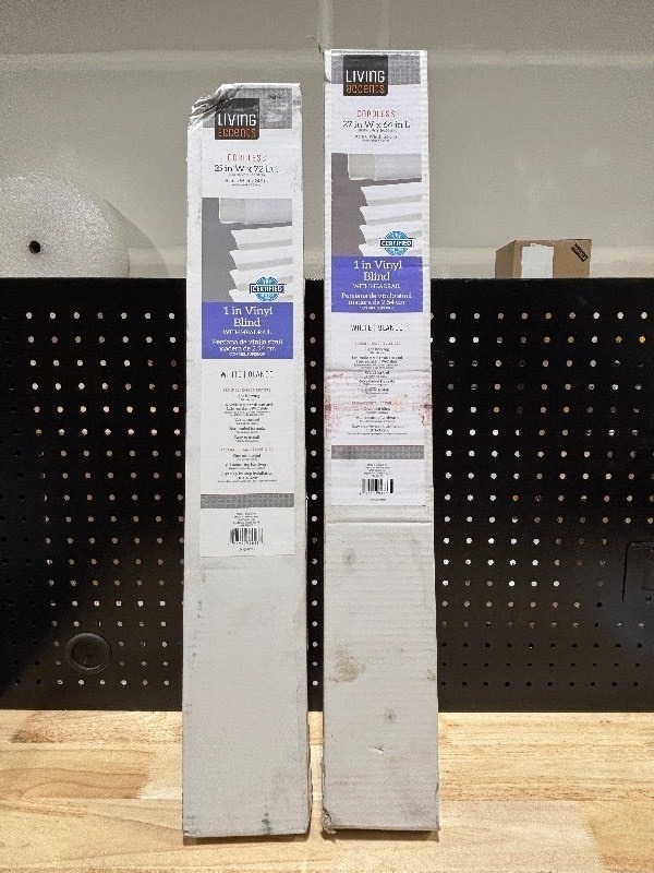 lot 45 image: Vinyl Blinds