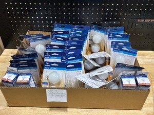 lot 8 image: Assorted Light Bulbs