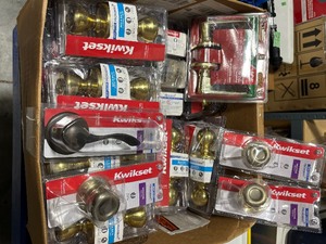 lot 51 image: Assorted Door Knobs 26 in Total