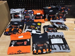 lot 85 image: Halloween Items