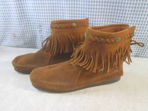 lot 49 image: (CS) Pair of Minnetonka Womens Hig...