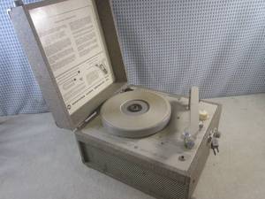 lot 52 image: (CS) Vintage Newcomb RT-12 CP Porta...
