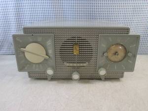 lot 53 image: (CS) Vintage Zenith A733 AMFM Alar...