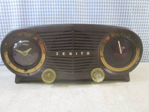 lot 57 image: (CS) Vintage Zenith R514 Alarm Cloc...