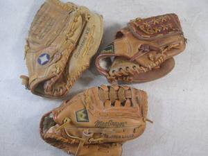 lot 73 image: (CSB) 3 Baseball Gloves - Spalding ...