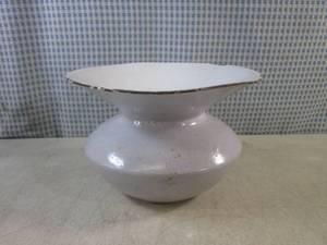 lot 85 image: (FS) Antique Enameled Cast Iron Spi...