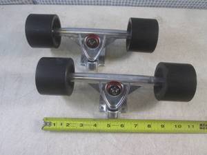 lot 121 image: (BS) Set of SkatboardLongboard Tru...