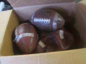 lot 141 image: (EW2) Large Box Full of Vintage Foo...