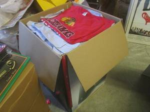 lot 164 image: (EW5) Big Box Full of Assorted Clot...