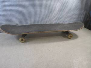 lot 193 image: (F-3) Bird House Skateboard...