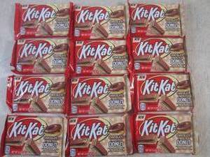 lot 241 image: (B-1) 12 Kit Kat Chocolate Frosted ...