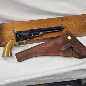 lot 55 image: Italian Old Navy 36 Cal wHolster