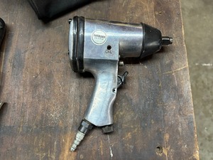 lot 145 image: 12 Air Impact Gun