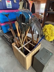 lot 138 image: Shovels, rake, Yard Tools