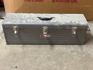 lot 121 image: Craftsman Steel Tool Box