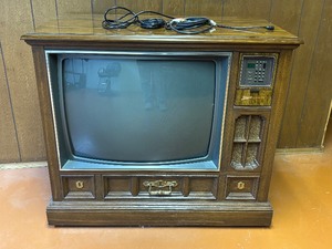 lot 2 image: Vintage Zenith Console TV
