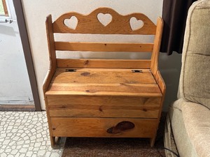 lot 11 image: Wood Storage Bench