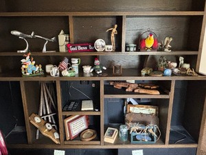lot 15 image: Knick Knacks