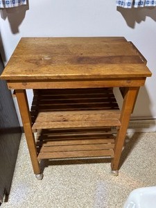 lot 26 image: Kitchen Cart