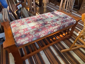 lot 43 image: Upholstered Entry Way Bench
