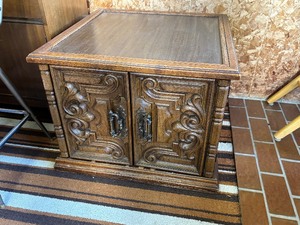 lot 65 image: Vintage End Table