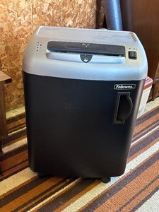 lot 71 image: Paper Shredder