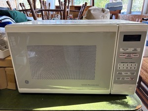 lot 80 image: Microwave