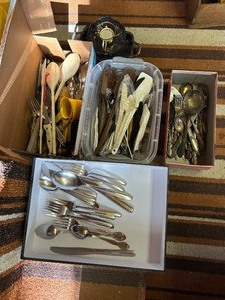 lot 90 image: Rogers Silverware and Utensils