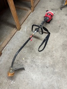 lot 103 image: Troy-Bilt Gas Weed Trimmer