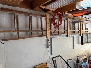 lot 129 image: Wood Extension Ladder