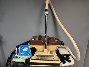 lot 40 image: Vintage Hoover Spirit 900 Vacuum