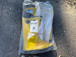 lot 103 image: 17 Yellow Slush Boots Size 10
