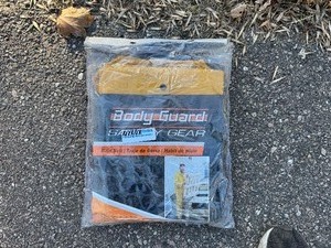 lot 104 image: Rain Suit Size XL (New in Package)