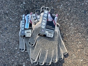 lot 124 image: Cotton Gloves - String Knit with Dots Size Large (Qty 5)