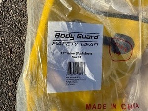 lot 135 image: 17 Yellow Slush Boots Size 14