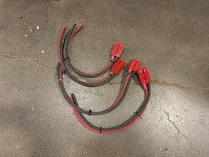 lot 11 image: Four  2 Cables with One End SB Connectors 175 Red