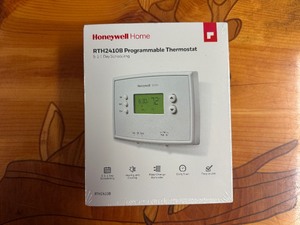 lot 146 image: Honeywell Home RTH 2410B Programmable Thermostat